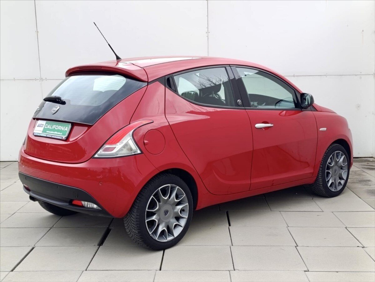 Lancia Y Hatchback 1,2 l 51 kw