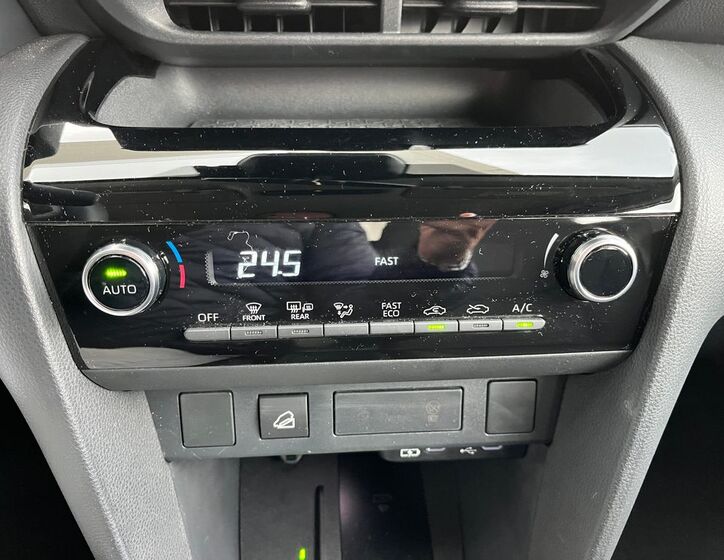 Toyota Yaris Cross 24