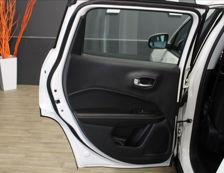 Jeep Compass SUV / Terénní 2,0 l 103 kw