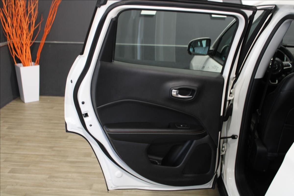 Jeep Compass SUV / Terénní 2,0 l 103 kw