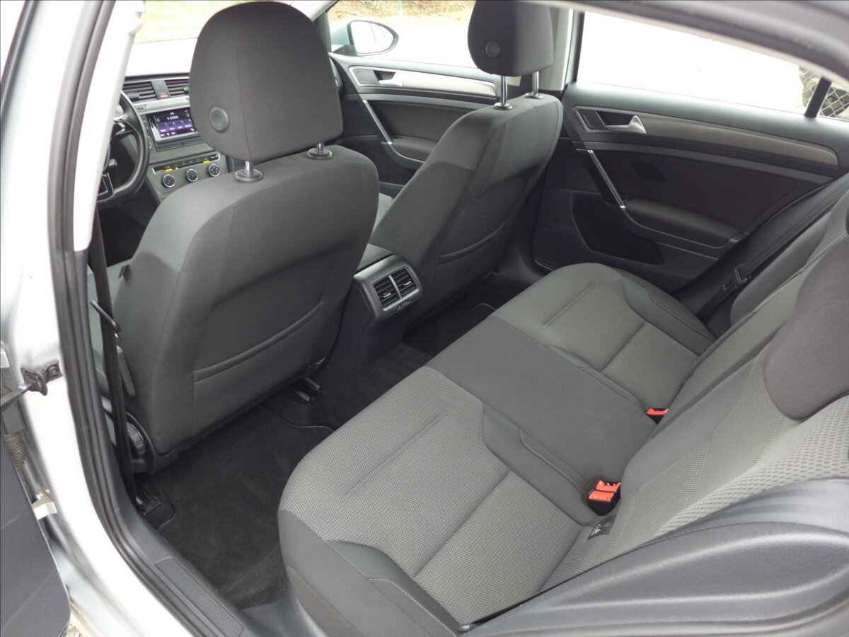 Volkswagen Golf Hatchback 1,2 l 77 kw