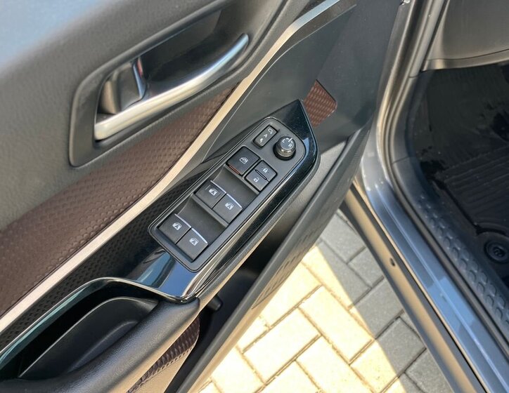 Toyota C-HR SUV / Terénní 1,8 l 72 kw