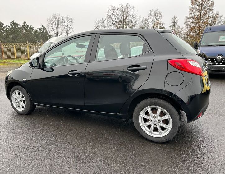 Mazda 2 4