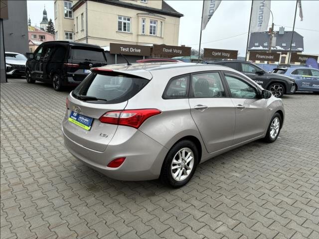 Hyundai i30 Kombi 1,6 l 99 kw