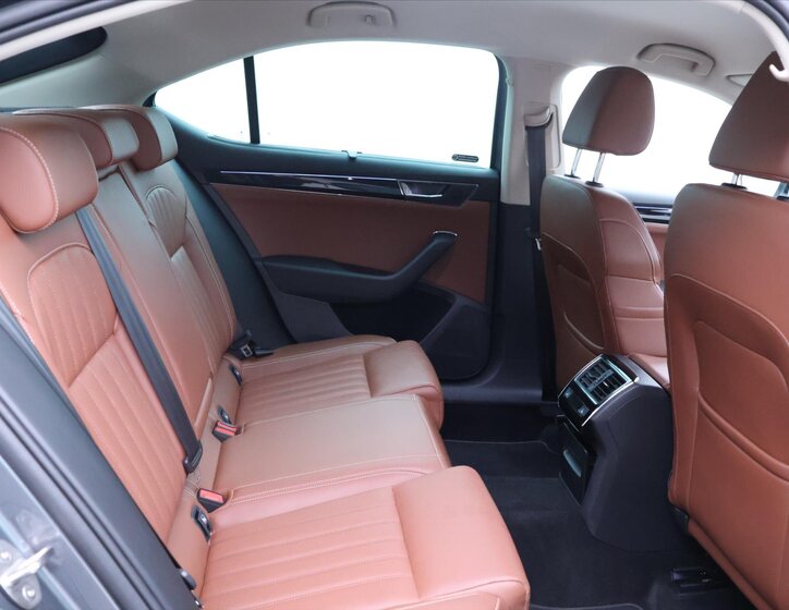 Škoda Superb Liftback 2,0 l 110 kw