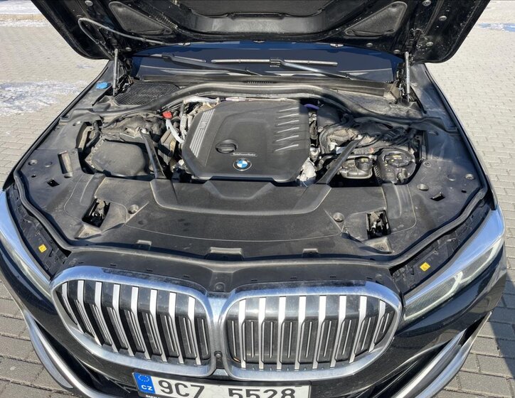 BMW Řada 7 Sedan 3,0 l 210 kw
