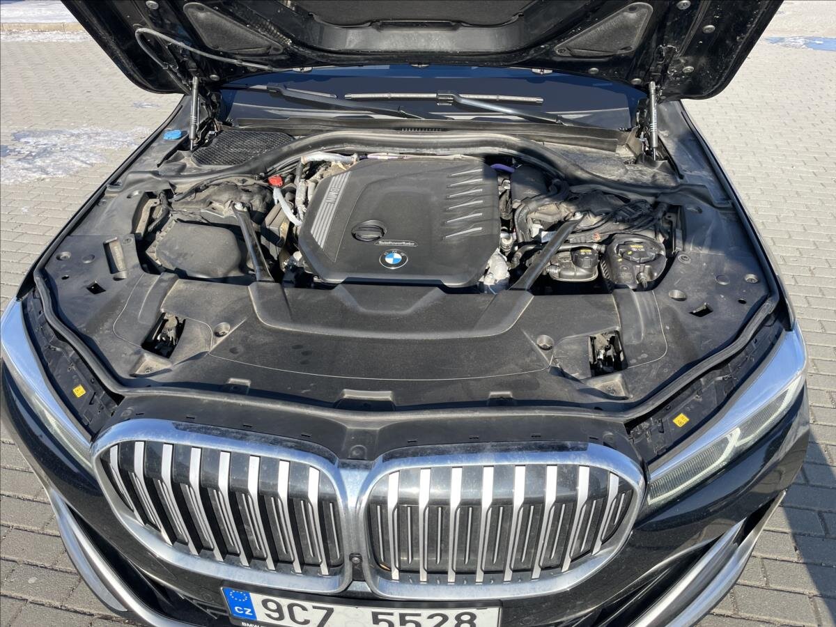 BMW Řada 7 Sedan 3,0 l 210 kw