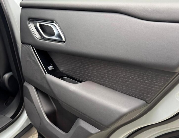 Land Rover Range Rover Velar SUV / Terénní 2,0 l 150 kw