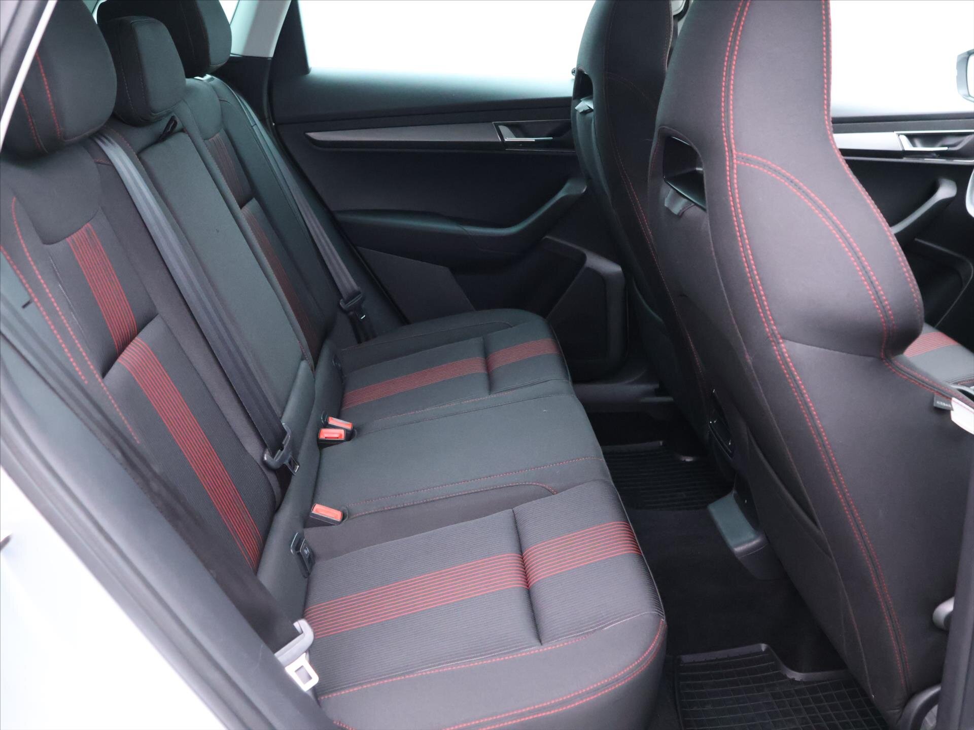 Škoda Karoq SUV / Terénní 2,0 l 110 kw