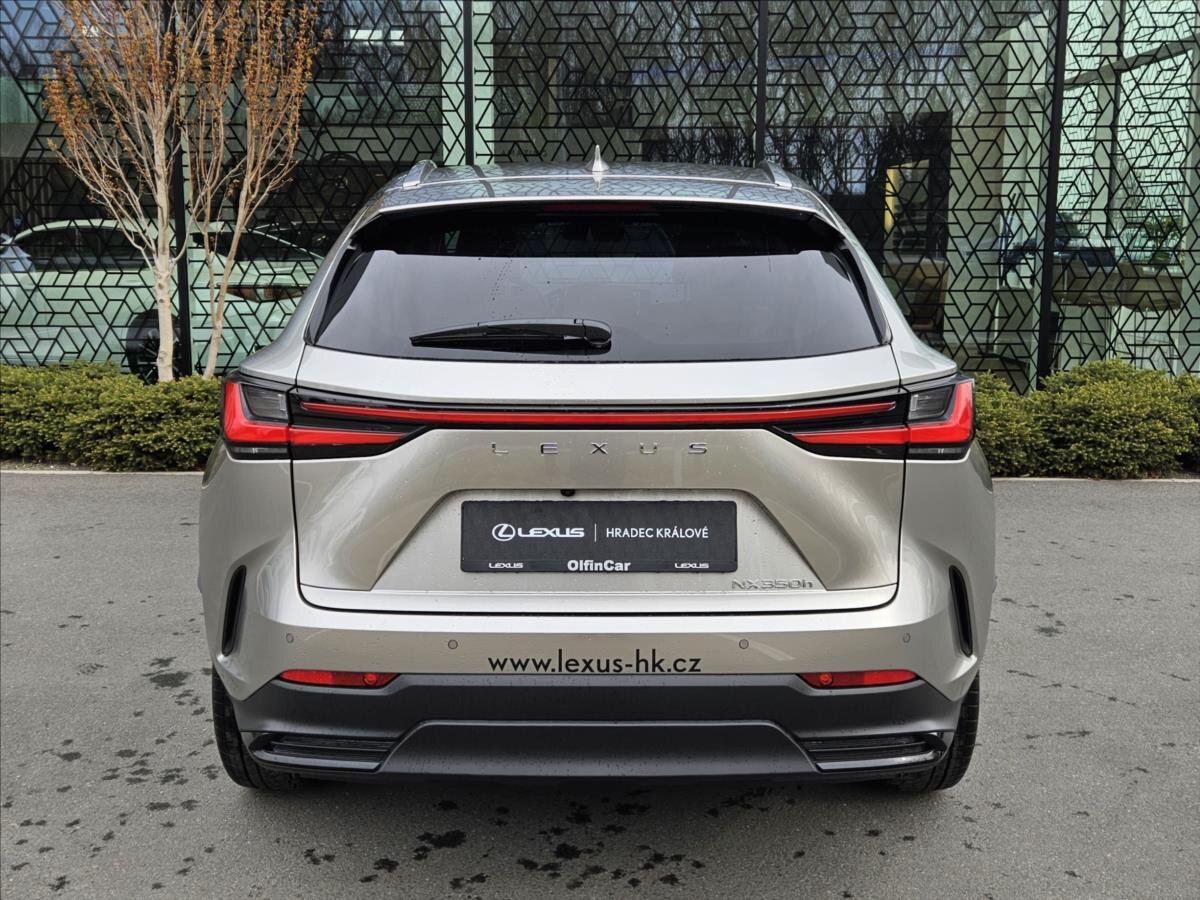 Lexus NX 350h SUV / Terénní 2,5 l 147 kw