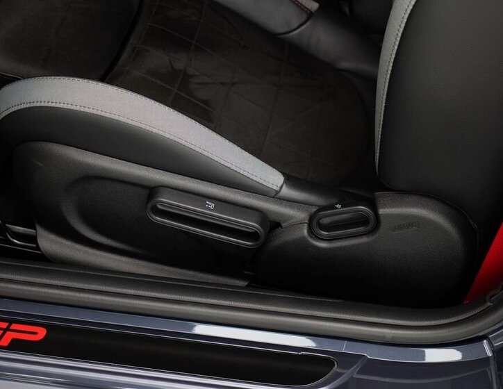 Mini Cooper Hatchback 2,0 l 225 kw