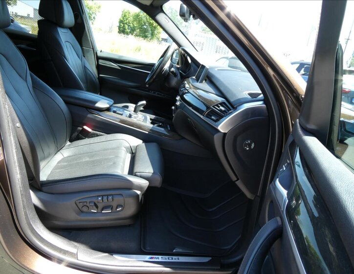 BMW X5 SUV / Terénní 3,0 l 280 kw