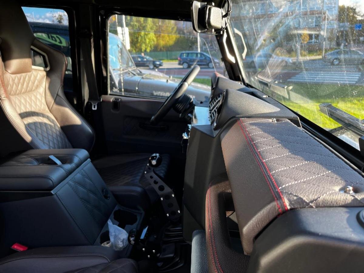 Land Rover Defender SUV / Terénní 2,2 l 90 kw