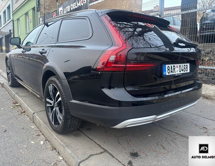 Volvo V90 4