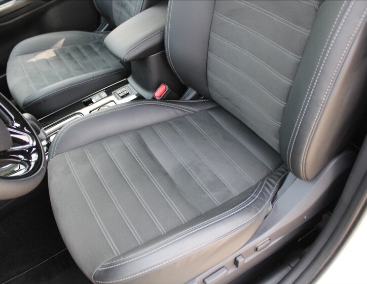 Mitsubishi Outlander SUV / Terénní 2,0 l 110 kw