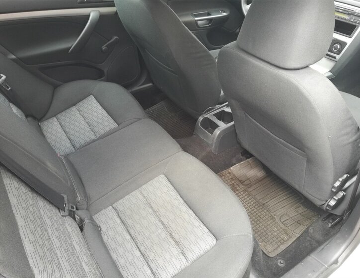 Škoda Octavia Sedan / Limuzína 1,6 l 77 kw