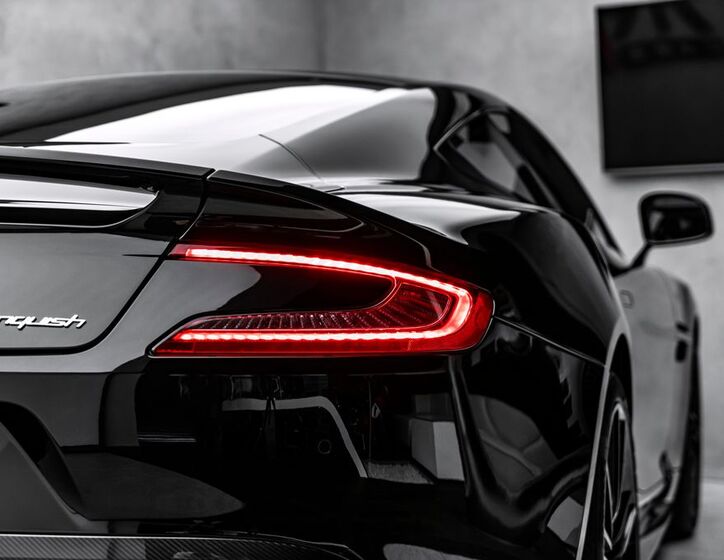 Aston Martin Vanquish 11