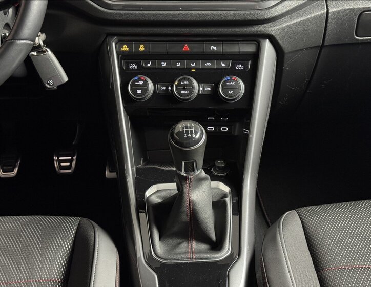 Volkswagen T-Roc SUV / Terénní 1,5 l 110 kw