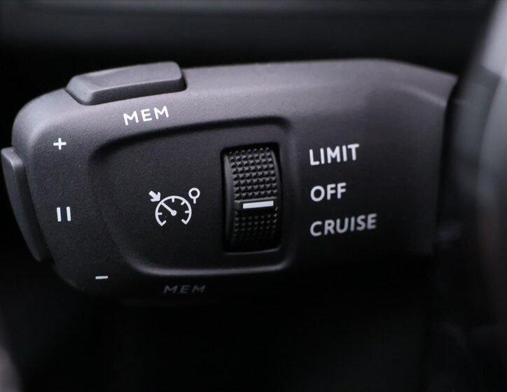 Peugeot 5008 SUV 1,2 l 96 kw