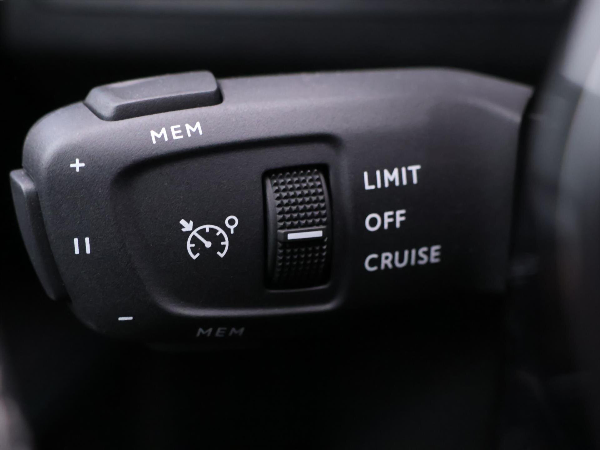 Peugeot 5008 SUV 1,2 l 96 kw