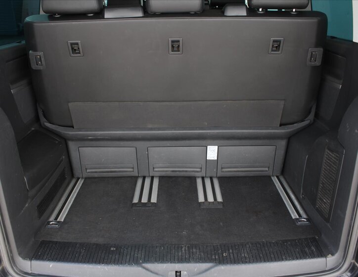 Volkswagen Multivan 14