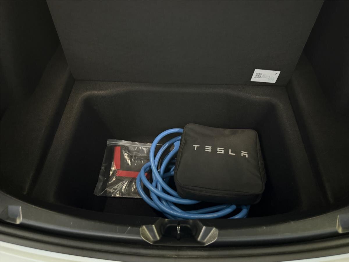 Tesla Model 3 Sedan / Limuzína 0,0 377 kw