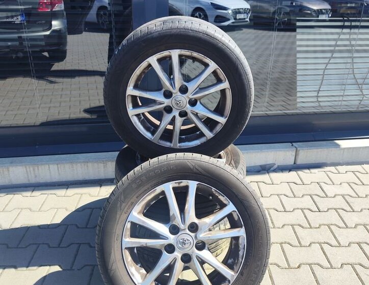 Toyota Avensis Kombi 2,0 l 93 kw