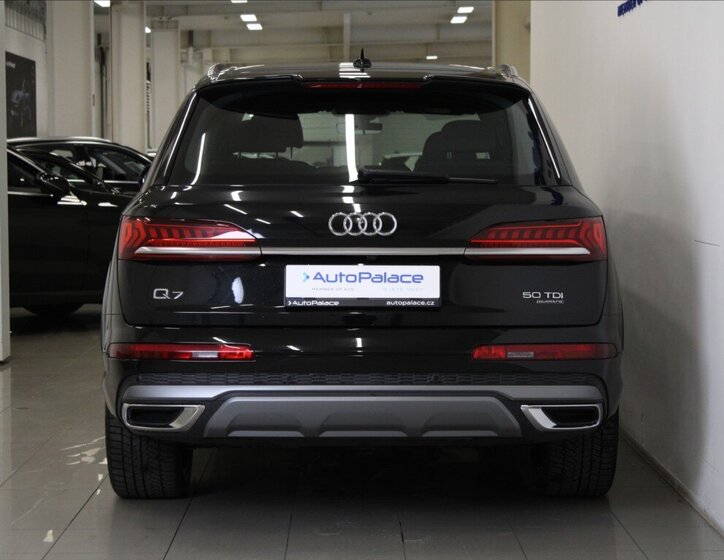 Audi Q7 4