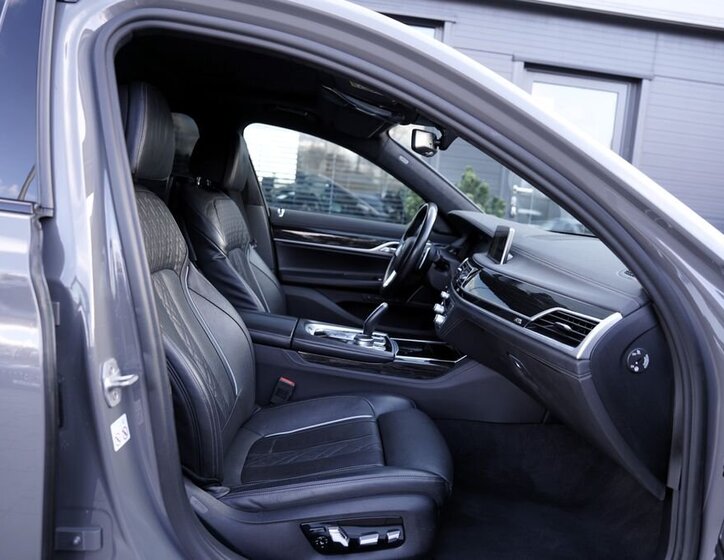 BMW Řada 7 27
