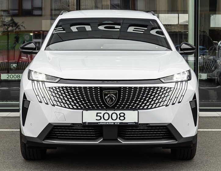 Peugeot 5008 SUV 1,2 l 0