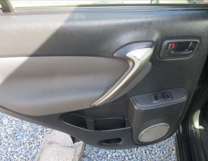 Toyota RAV4 SUV / Terénní 2,0 l 85 kw