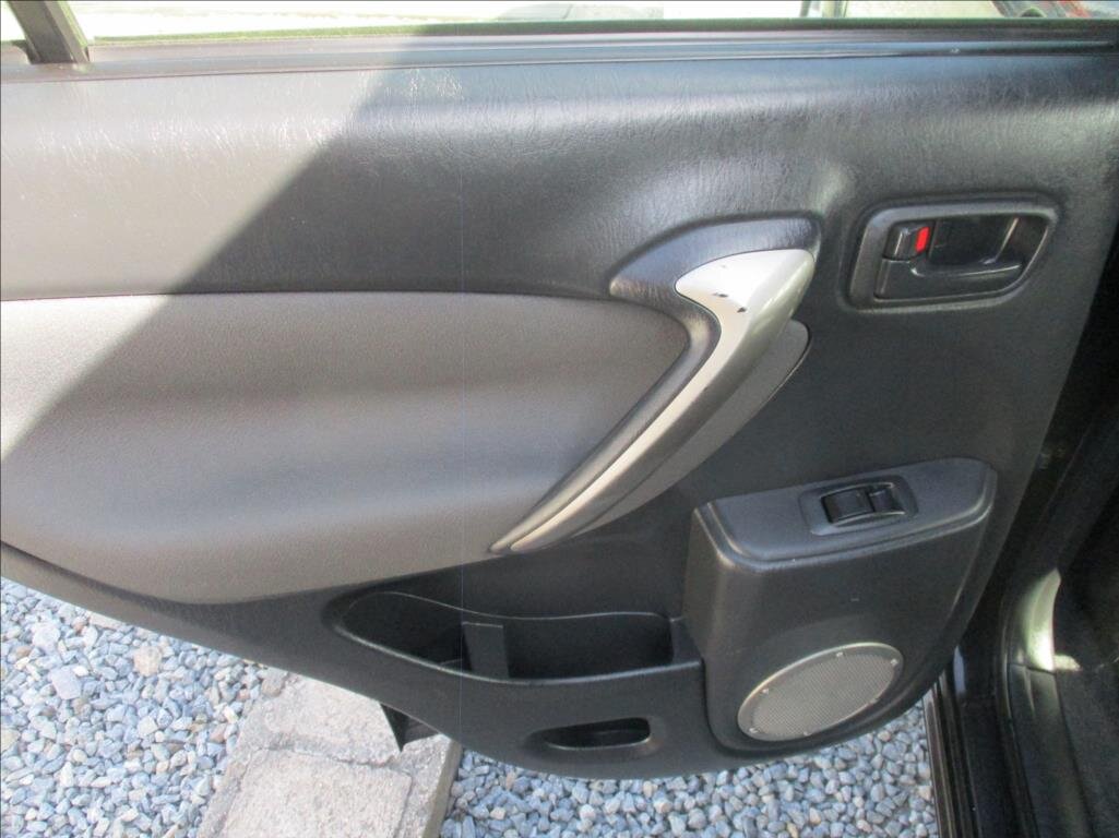 Toyota RAV4 SUV / Terénní 2,0 l 85 kw