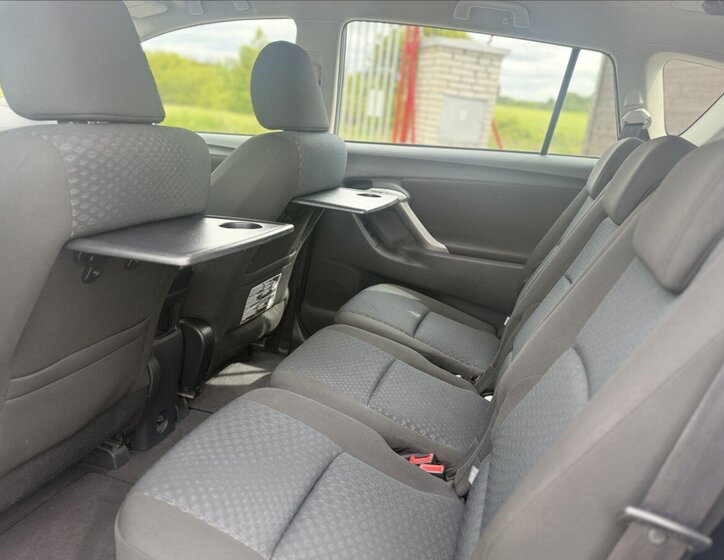 Toyota Verso Kombi 2,0 l 93 kw