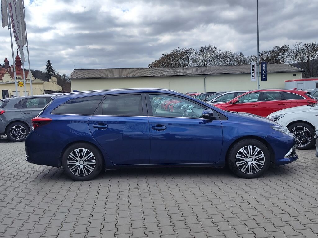 Toyota Auris Kombi 1,6 l 82 kw