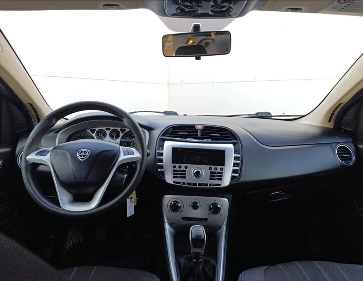 Lancia Delta Hatchback 1,6 l 88 kw