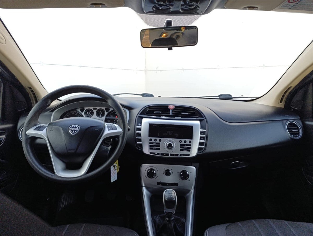 Lancia Delta Hatchback 1,6 l 88 kw