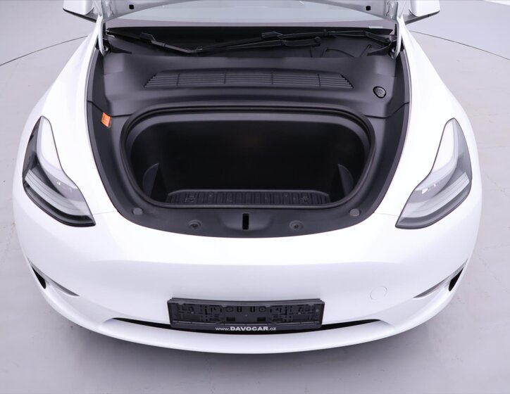 Tesla Model Y 9