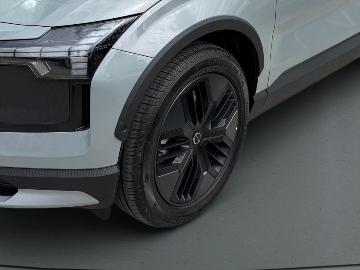 Volvo EX30 SUV / Terénní 0,0 315 kw