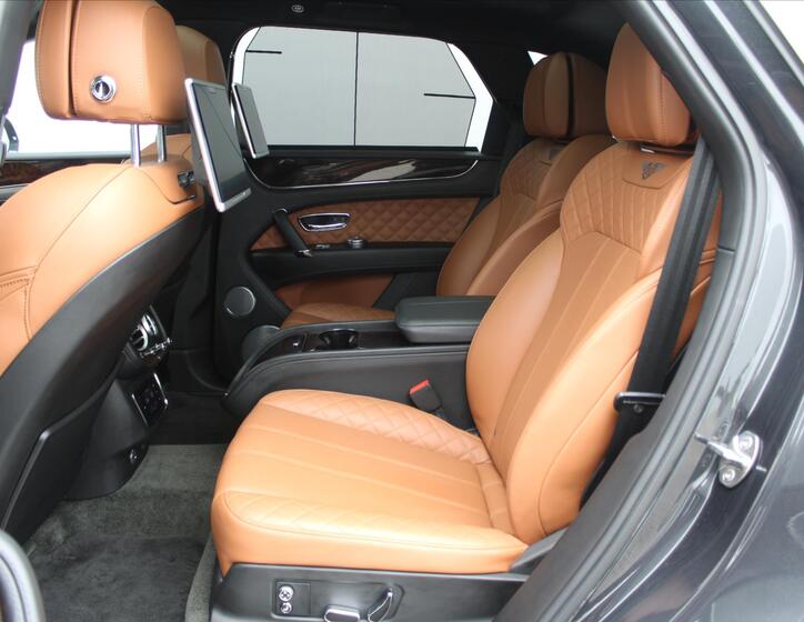 Bentley Bentayga 11