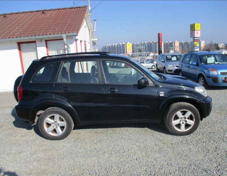 Toyota RAV4 SUV 2,0 l 85 kw