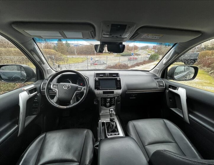 Toyota Land Cruiser 11