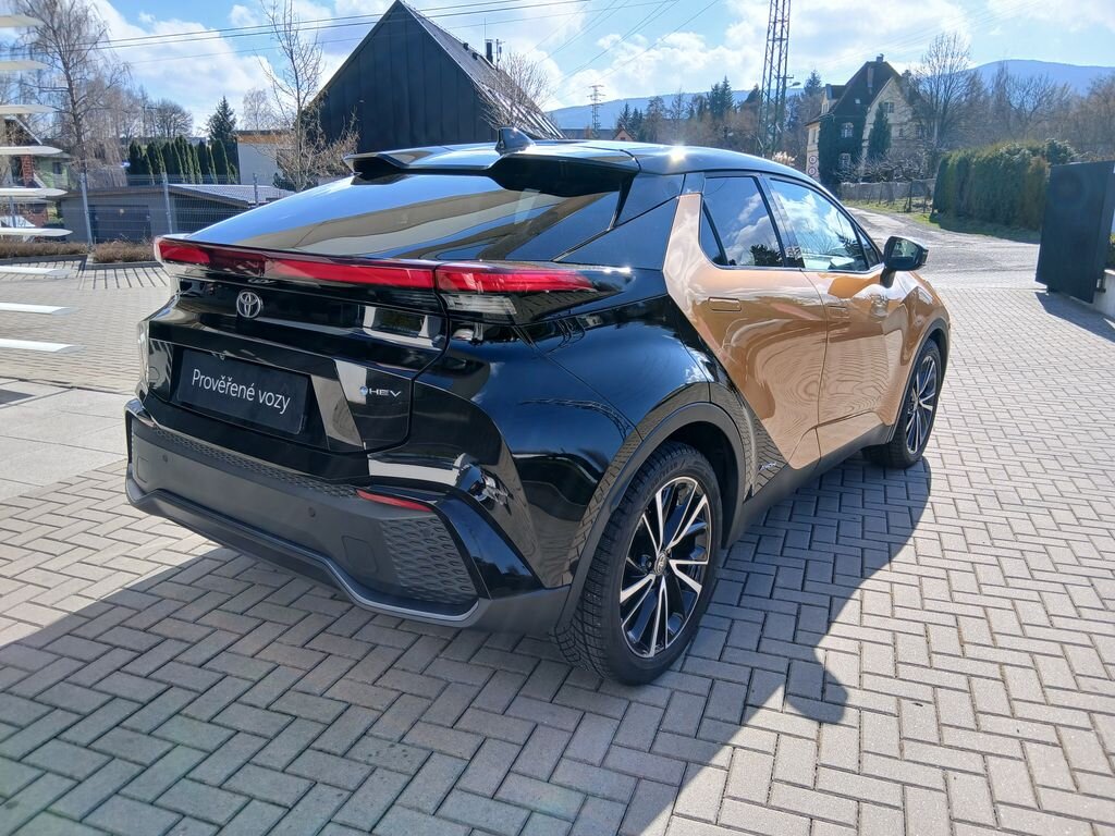 Toyota C-HR SUV / Terénní 2,0 l 112 kw