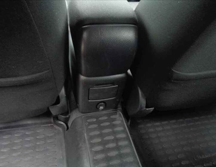 Toyota Avensis Kombi 2,0 l 108 kw