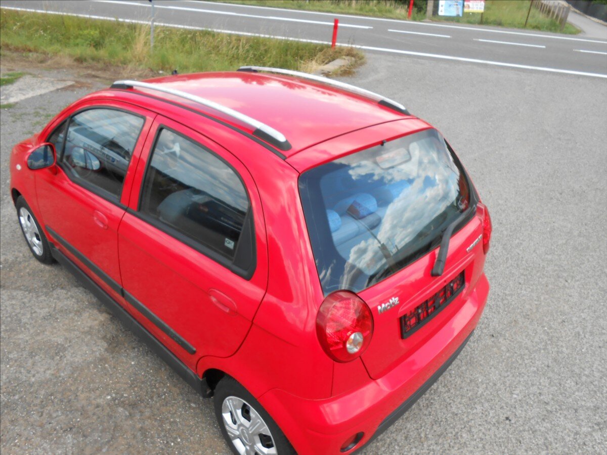 Chevrolet Spark Hatchback 995,0 49 kw