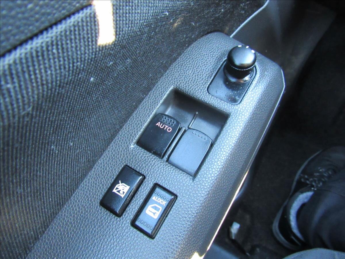 Suzuki Splash Hatchback 996,0 48 kw