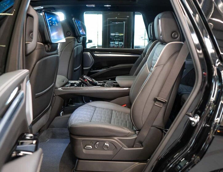 Cadillac Escalade SUV / Terénní 6,2 l 508 kw