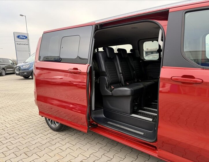 Ford Tourneo Custom Kombi 2,5 l 171 kw