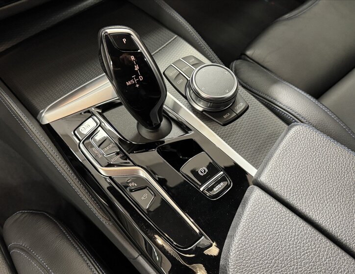 BMW Řada 5 Sedan / Limuzína 4,4 l 390 kw