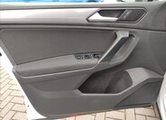 Volkswagen Tiguan 9