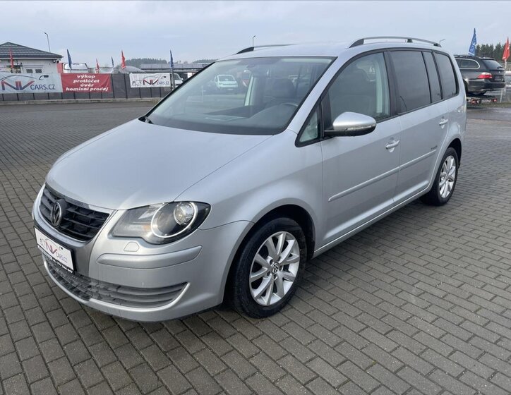 Volkswagen Touran 1